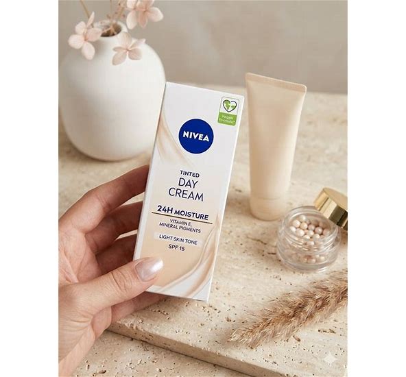 Nivea Light Skin Tone Tinted Day Cream SPF 15